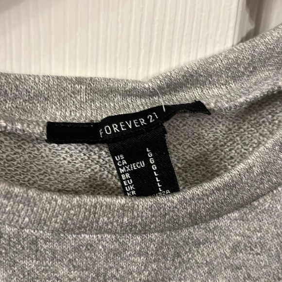 FREE FOREVER 21 SWEATSHIRT SIZE LARGE - Picture 2 of 4